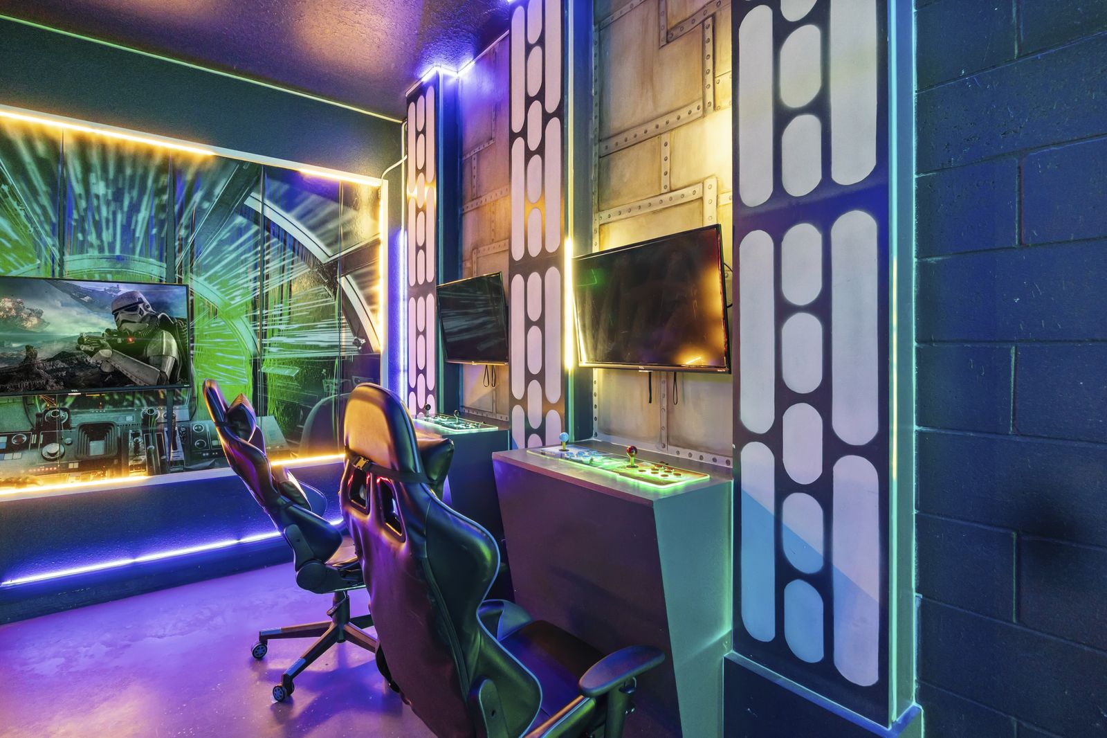 Star Wars themed bunk room